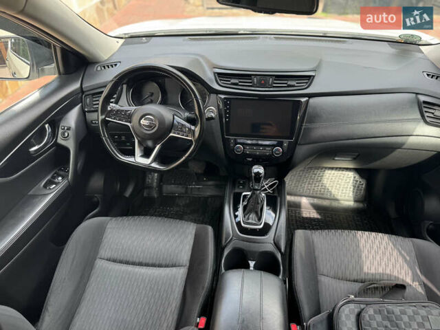 Белый Ниссан ИксТрейл, объемом двигателя 2.49 л и пробегом 130 тыс. км за 16800 $, фото 20 на Automoto.ua