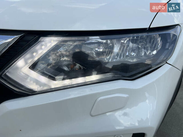 Белый Ниссан ИксТрейл, объемом двигателя 2 л и пробегом 47 тыс. км за 22000 $, фото 8 на Automoto.ua