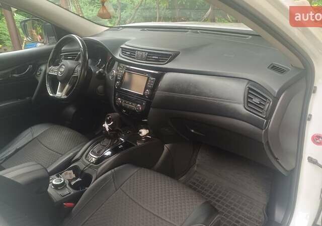 Білий Ніссан ІксТрейл, об'ємом двигуна 2.49 л та пробігом 118 тис. км за 20999 $, фото 2 на Automoto.ua