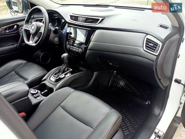 Ниссан ИксТрейл 2019 в Одессе на Automoto.ua Белый Ниссан ИксТрейл, объемом двигателя 2 л и пробегом 70 тыс. км за 22000 $, фото 49 на Automoto.ua