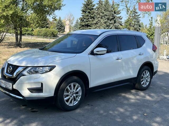 Белый Ниссан ИксТрейл, объемом двигателя 2 л и пробегом 17 тыс. км за 20200 $, фото 11 на Automoto.ua