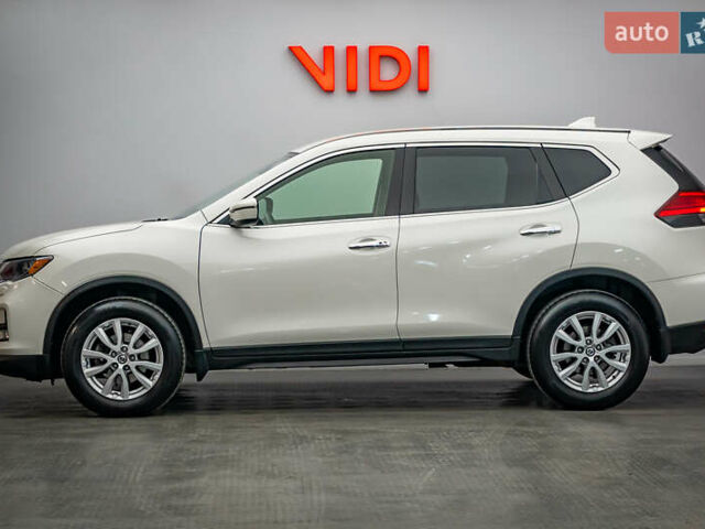 Белый Ниссан ИксТрейл, объемом двигателя 1.6 л и пробегом 141 тыс. км за 17810 $, фото 2 на Automoto.ua