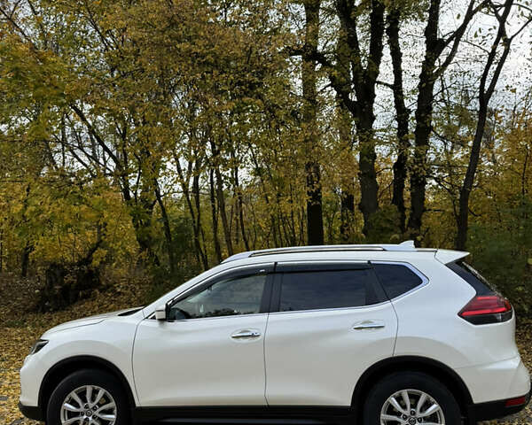 Білий Ніссан ІксТрейл, об'ємом двигуна 1.6 л та пробігом 95 тис. км за 21800 $, фото 5 на Automoto.ua