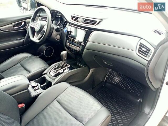 Ниссан ИксТрейл 2019 в Одессе на Automoto.ua Белый Ниссан ИксТрейл, объемом двигателя 2 л и пробегом 70 тыс. км за 22000 $, фото 46 на Automoto.ua