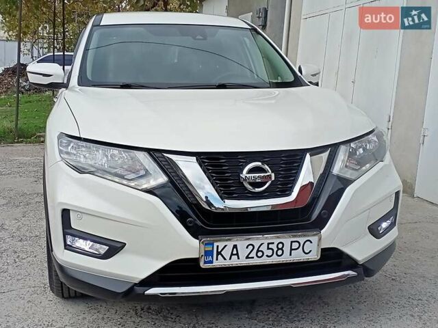 Ниссан ИксТрейл 2019 в Одессе на Automoto.ua Белый Ниссан ИксТрейл, объемом двигателя 2 л и пробегом 70 тыс. км за 22000 $, фото 1 на Automoto.ua
