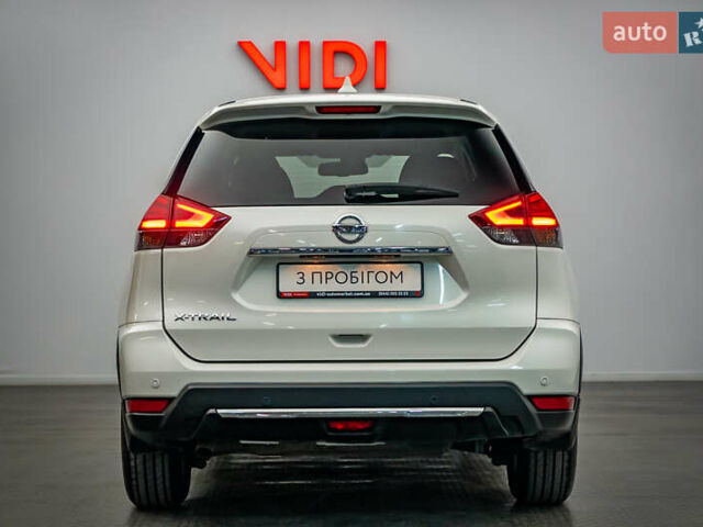 Белый Ниссан ИксТрейл, объемом двигателя 1.6 л и пробегом 141 тыс. км за 17810 $, фото 5 на Automoto.ua