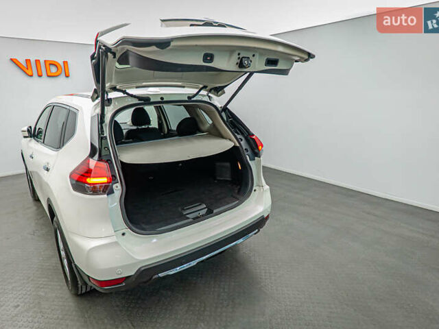 Белый Ниссан ИксТрейл, объемом двигателя 1.6 л и пробегом 141 тыс. км за 17810 $, фото 6 на Automoto.ua