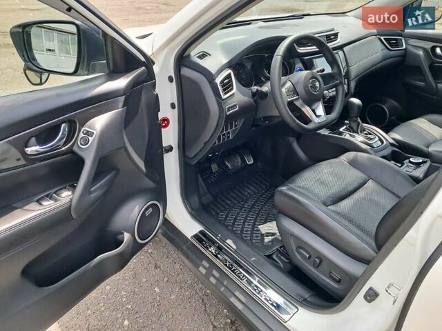 Белый Ниссан ИксТрейл, объемом двигателя 2 л и пробегом 70 тыс. км за 22000 $, фото 39 на Automoto.ua