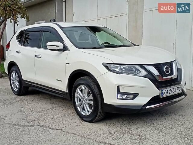 Ниссан ИксТрейл 2019 в Одессе на Automoto.ua Белый Ниссан ИксТрейл, объемом двигателя 2 л и пробегом 70 тыс. км за 22000 $, фото 3 на Automoto.ua