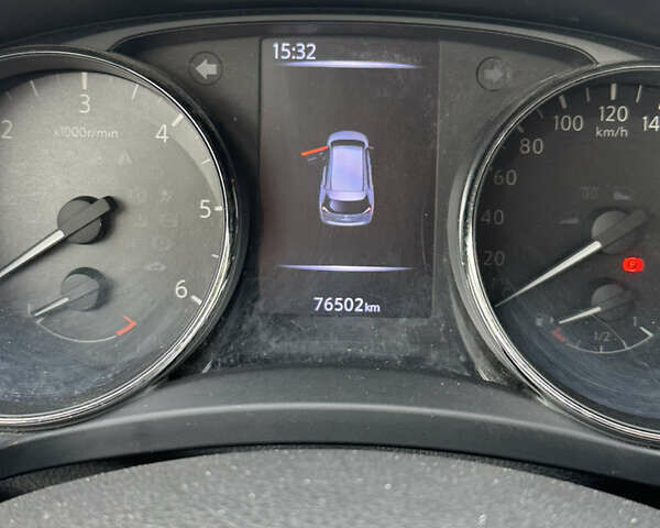Белый Ниссан ИксТрейл, объемом двигателя 1.6 л и пробегом 76 тыс. км за 24000 $, фото 14 на Automoto.ua