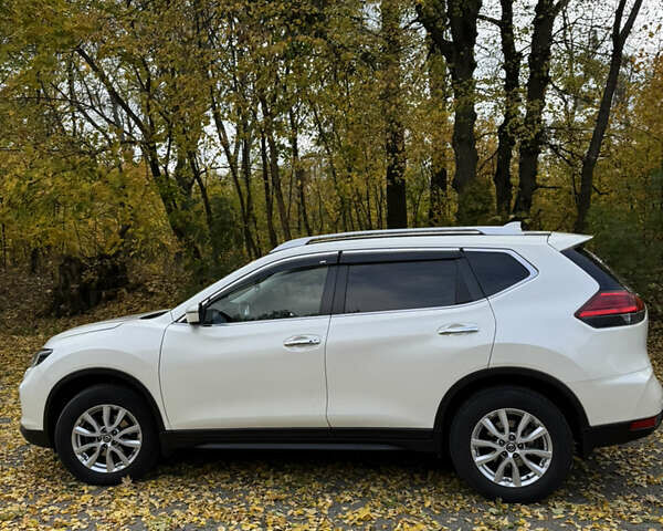 Білий Ніссан ІксТрейл, об'ємом двигуна 1.6 л та пробігом 95 тис. км за 21800 $, фото 4 на Automoto.ua