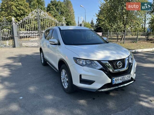 Белый Ниссан ИксТрейл, объемом двигателя 2 л и пробегом 17 тыс. км за 20200 $, фото 5 на Automoto.ua