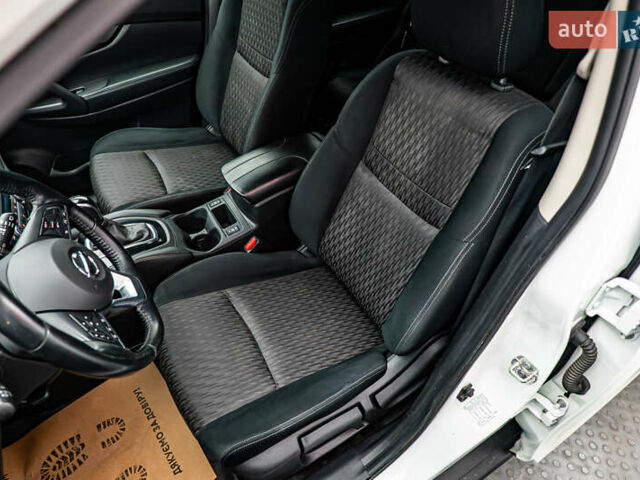 Белый Ниссан ИксТрейл, объемом двигателя 1.6 л и пробегом 141 тыс. км за 17810 $, фото 8 на Automoto.ua