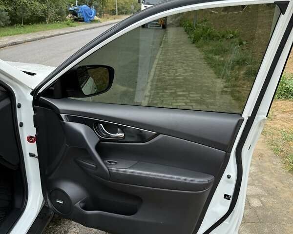 Білий Ніссан ІксТрейл, об'ємом двигуна 1.6 л та пробігом 61 тис. км за 23000 $, фото 16 на Automoto.ua