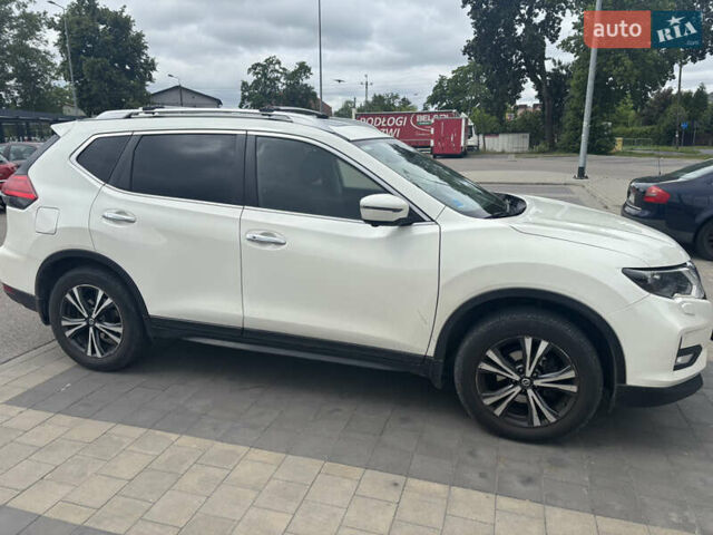 Белый Ниссан ИксТрейл, объемом двигателя 1.6 л и пробегом 107 тыс. км за 23000 $, фото 1 на Automoto.ua