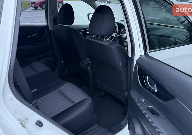 Білий Ніссан ІксТрейл, об'ємом двигуна 1.6 л та пробігом 22 тис. км за 23999 $, фото 13 на Automoto.ua