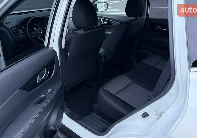 Білий Ніссан ІксТрейл, об'ємом двигуна 1.6 л та пробігом 22 тис. км за 23999 $, фото 11 на Automoto.ua