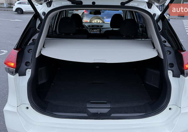 Білий Ніссан ІксТрейл, об'ємом двигуна 1.6 л та пробігом 22 тис. км за 23999 $, фото 17 на Automoto.ua