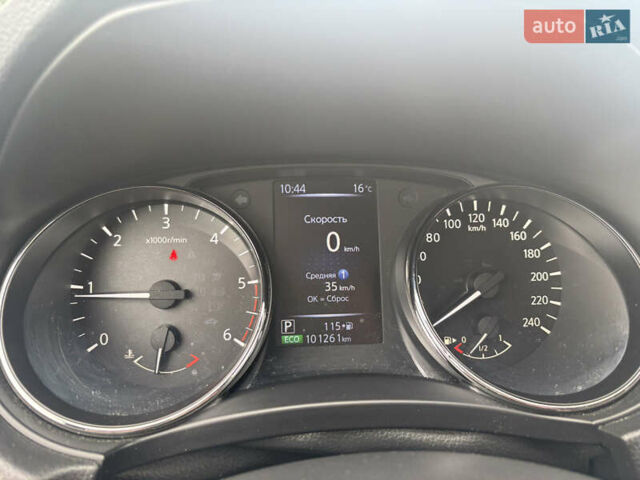 Белый Ниссан ИксТрейл, объемом двигателя 1.6 л и пробегом 107 тыс. км за 23000 $, фото 4 на Automoto.ua