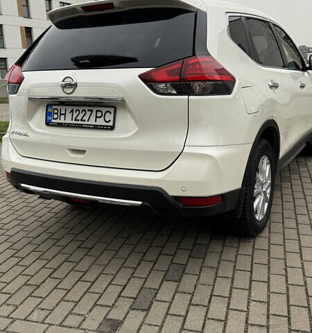 Белый Ниссан ИксТрейл, объемом двигателя 1.6 л и пробегом 70 тыс. км за 24000 $, фото 5 на Automoto.ua