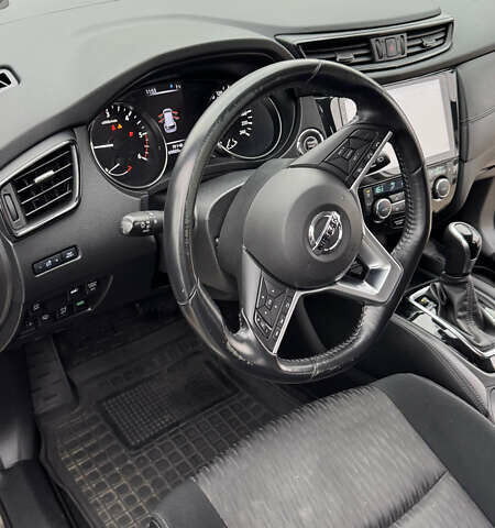 Белый Ниссан ИксТрейл, объемом двигателя 1.6 л и пробегом 70 тыс. км за 24000 $, фото 3 на Automoto.ua