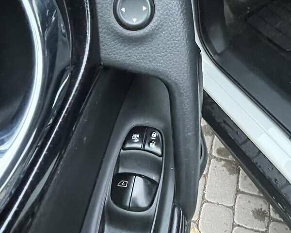 Білий Ніссан ІксТрейл, об'ємом двигуна 1.6 л та пробігом 92 тис. км за 17300 $, фото 10 на Automoto.ua
