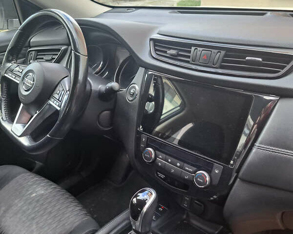 Белый Ниссан ИксТрейл, объемом двигателя 2 л и пробегом 63 тыс. км за 25550 $, фото 16 на Automoto.ua