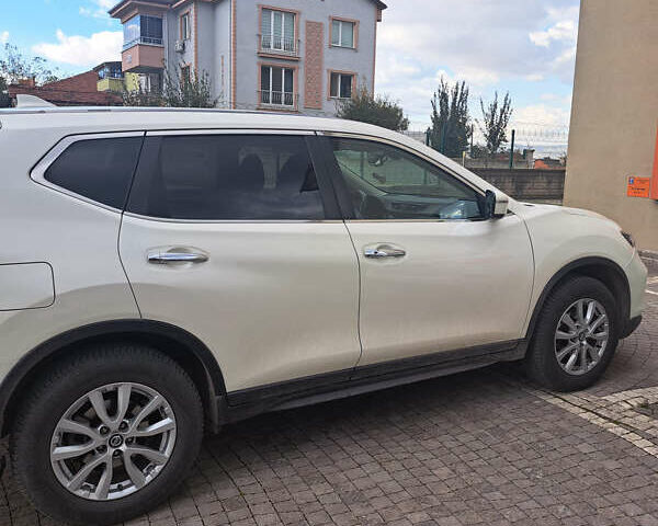 Белый Ниссан ИксТрейл, объемом двигателя 2 л и пробегом 63 тыс. км за 25550 $, фото 3 на Automoto.ua