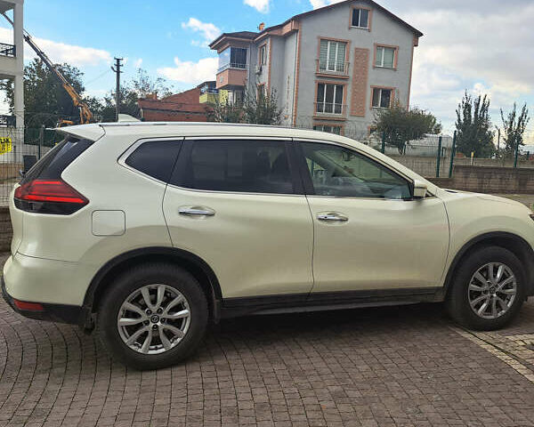 Белый Ниссан ИксТрейл, объемом двигателя 2 л и пробегом 63 тыс. км за 25550 $, фото 2 на Automoto.ua