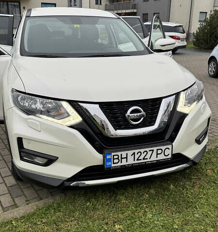 Белый Ниссан ИксТрейл, объемом двигателя 1.6 л и пробегом 70 тыс. км за 24000 $, фото 6 на Automoto.ua