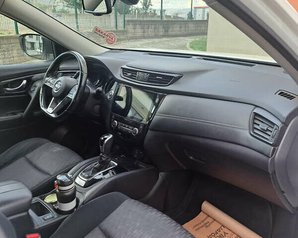 Белый Ниссан ИксТрейл, объемом двигателя 2 л и пробегом 63 тыс. км за 25550 $, фото 8 на Automoto.ua