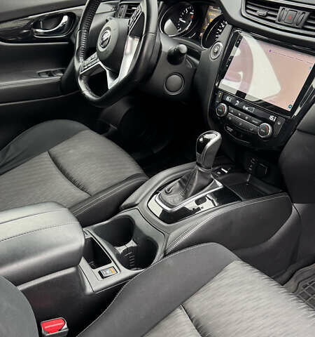 Белый Ниссан ИксТрейл, объемом двигателя 1.6 л и пробегом 70 тыс. км за 24000 $, фото 1 на Automoto.ua