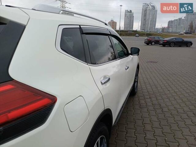 Білий Ніссан ІксТрейл, об'ємом двигуна 2.49 л та пробігом 63 тис. км за 24800 $, фото 6 на Automoto.ua