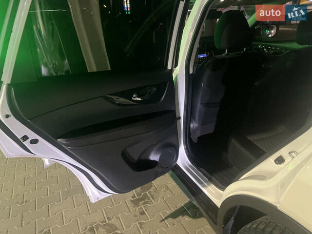 Белый Ниссан ИксТрейл, объемом двигателя 1.6 л и пробегом 98 тыс. км за 19500 $, фото 18 на Automoto.ua