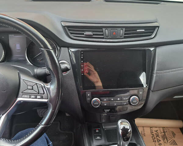 Белый Ниссан ИксТрейл, объемом двигателя 2 л и пробегом 63 тыс. км за 25550 $, фото 10 на Automoto.ua