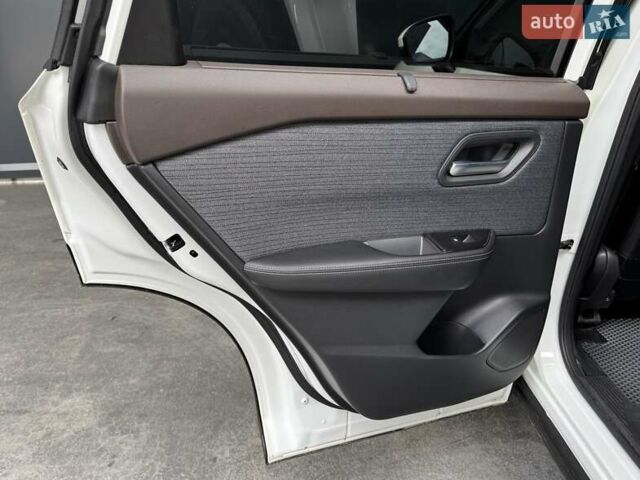 Белый Ниссан ИксТрейл, объемом двигателя 1.5 л и пробегом 34 тыс. км за 31900 $, фото 32 на Automoto.ua