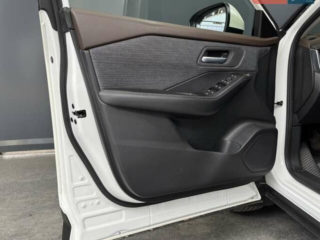 Белый Ниссан ИксТрейл, объемом двигателя 1.5 л и пробегом 34 тыс. км за 31900 $, фото 29 на Automoto.ua