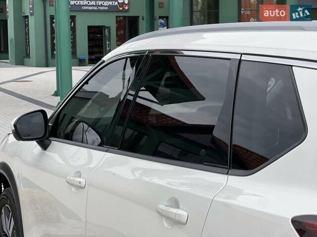 Ниссан ИксТрейл 2022 в Киеве на Automoto.ua Белый Ниссан ИксТрейл, объемом двигателя 1.5 л и пробегом 47 тыс. км за 41500 $, фото 32 на Automoto.ua