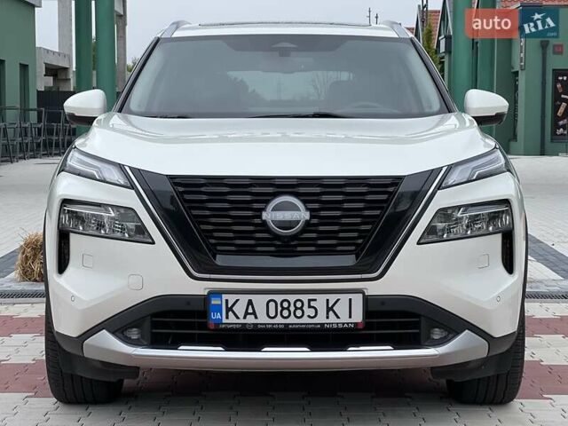 Белый Ниссан ИксТрейл, объемом двигателя 1.5 л и пробегом 47 тыс. км за 41999 $, фото 4 на Automoto.ua