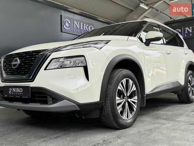 Белый Ниссан ИксТрейл, объемом двигателя 1.5 л и пробегом 34 тыс. км за 31900 $, фото 4 на Automoto.ua