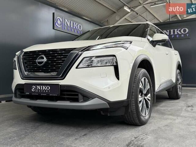 Белый Ниссан ИксТрейл, объемом двигателя 1.5 л и пробегом 34 тыс. км за 31900 $, фото 2 на Automoto.ua