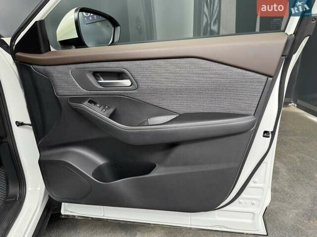 Белый Ниссан ИксТрейл, объемом двигателя 1.5 л и пробегом 34 тыс. км за 31900 $, фото 30 на Automoto.ua