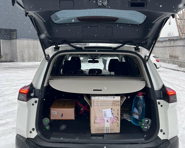 Белый Ниссан ИксТрейл, объемом двигателя 1.5 л и пробегом 37 тыс. км за 30500 $, фото 12 на Automoto.ua