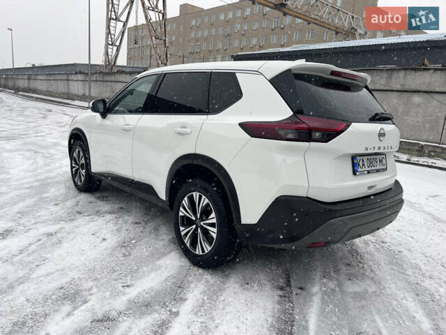 Белый Ниссан ИксТрейл, объемом двигателя 1.5 л и пробегом 37 тыс. км за 30500 $, фото 4 на Automoto.ua