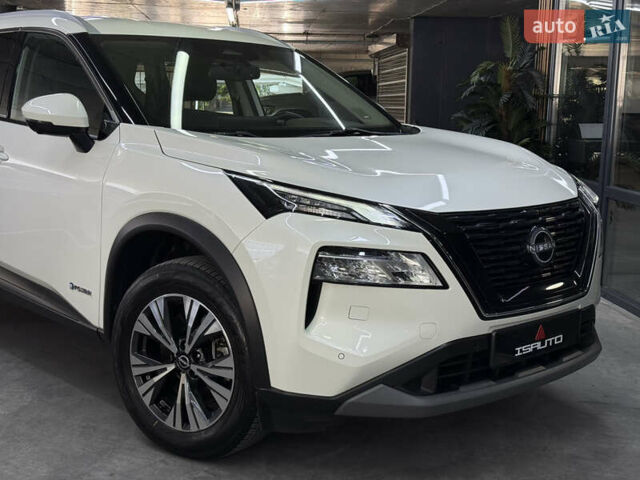 Белый Ниссан ИксТрейл, объемом двигателя 1.5 л и пробегом 37 тыс. км за 37900 $, фото 3 на Automoto.ua