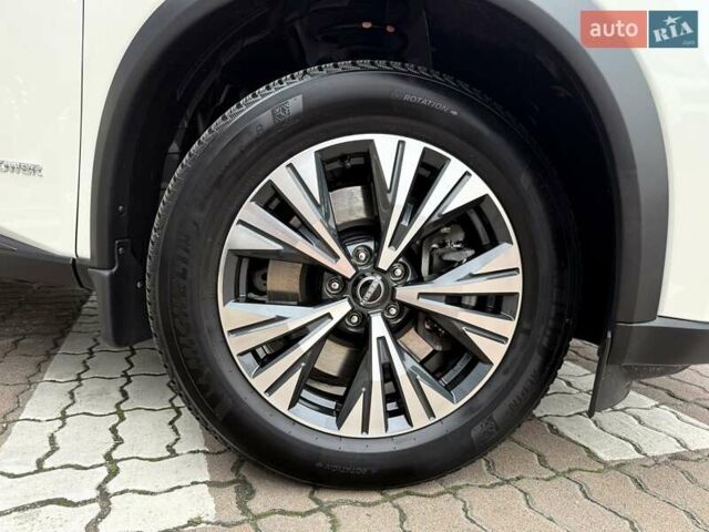 Белый Ниссан ИксТрейл, объемом двигателя 1.5 л и пробегом 61 тыс. км за 34069 $, фото 7 на Automoto.ua