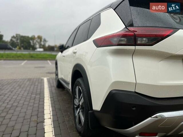 Белый Ниссан ИксТрейл, объемом двигателя 1.5 л и пробегом 68 тыс. км за 31966 $, фото 5 на Automoto.ua