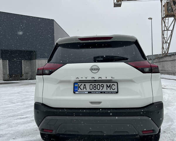 Белый Ниссан ИксТрейл, объемом двигателя 1.5 л и пробегом 37 тыс. км за 30500 $, фото 5 на Automoto.ua