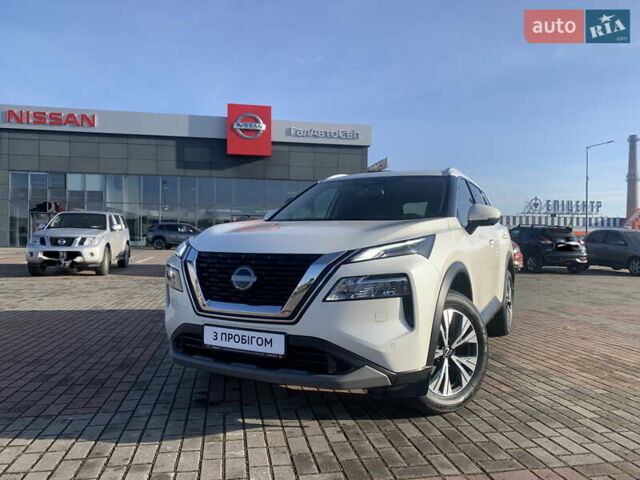 Белый Ниссан ИксТрейл, объемом двигателя 1.5 л и пробегом 43 тыс. км за 29900 $, фото 1 на Automoto.ua
