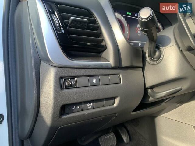 Белый Ниссан ИксТрейл, объемом двигателя 1.5 л и пробегом 43 тыс. км за 29900 $, фото 22 на Automoto.ua